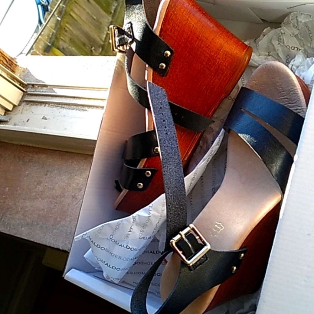 Aldo Platform Wedges 7.5 Genuine Leather upper